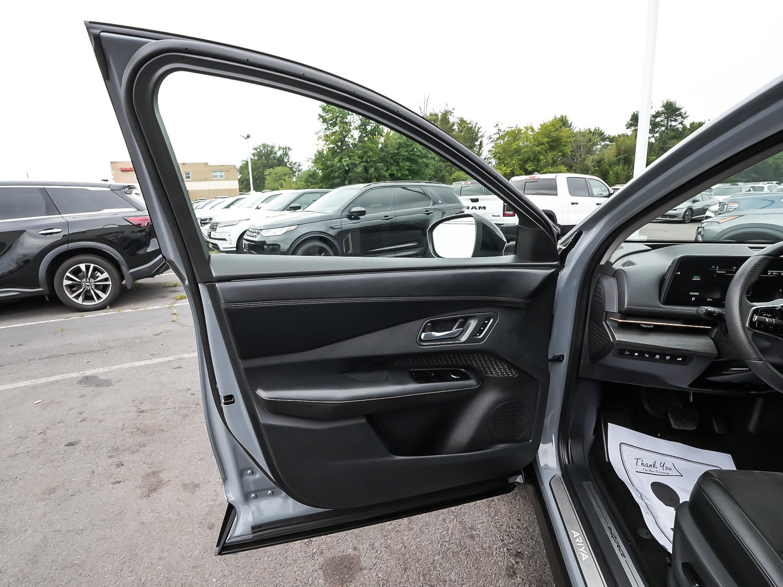 Used 2025 Nissan Ariya AWD image 11