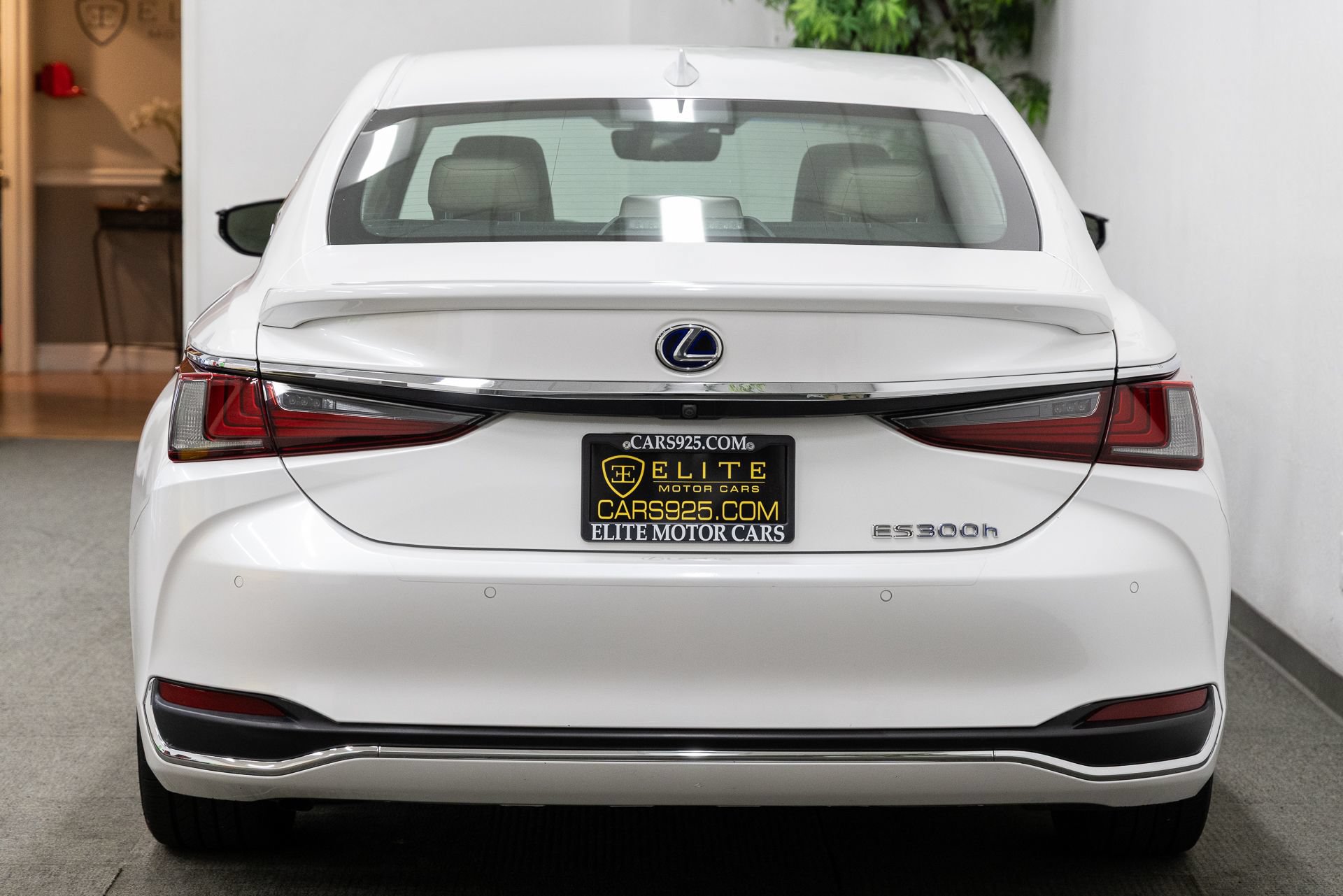 Used 2019 Lexus ES 300h FWD image 4