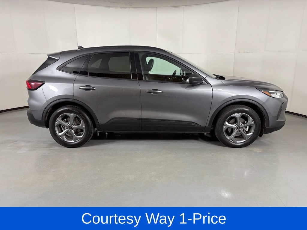 Used 2025 Ford Escape ST-Line FWD image 12
