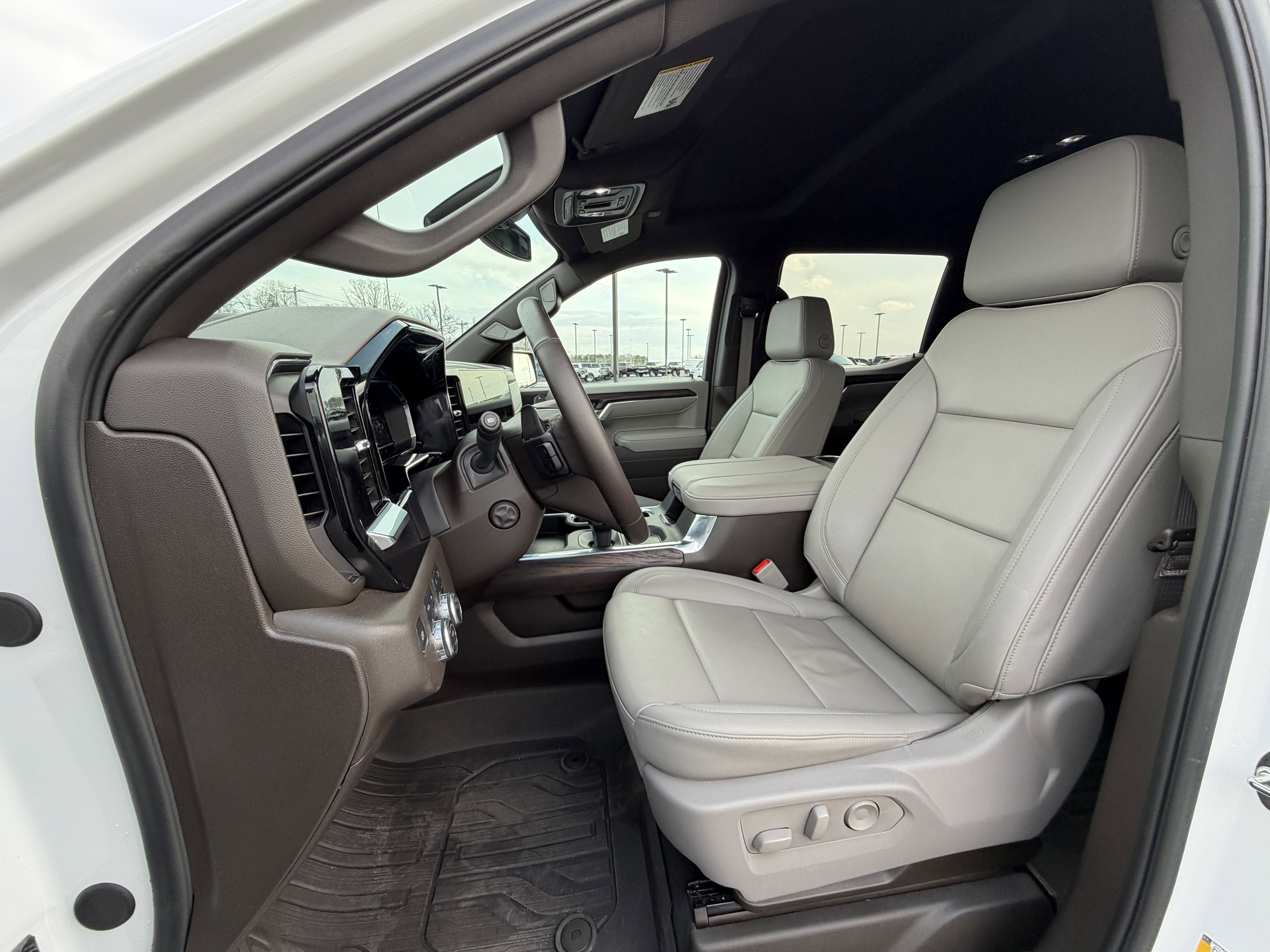 Used 2025 GMC Sierra 1500 SLT w/ SLT Premium Plus Package image 9