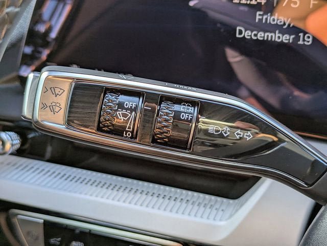 New 2026 Cadillac Optiq Luxury 2 image 28