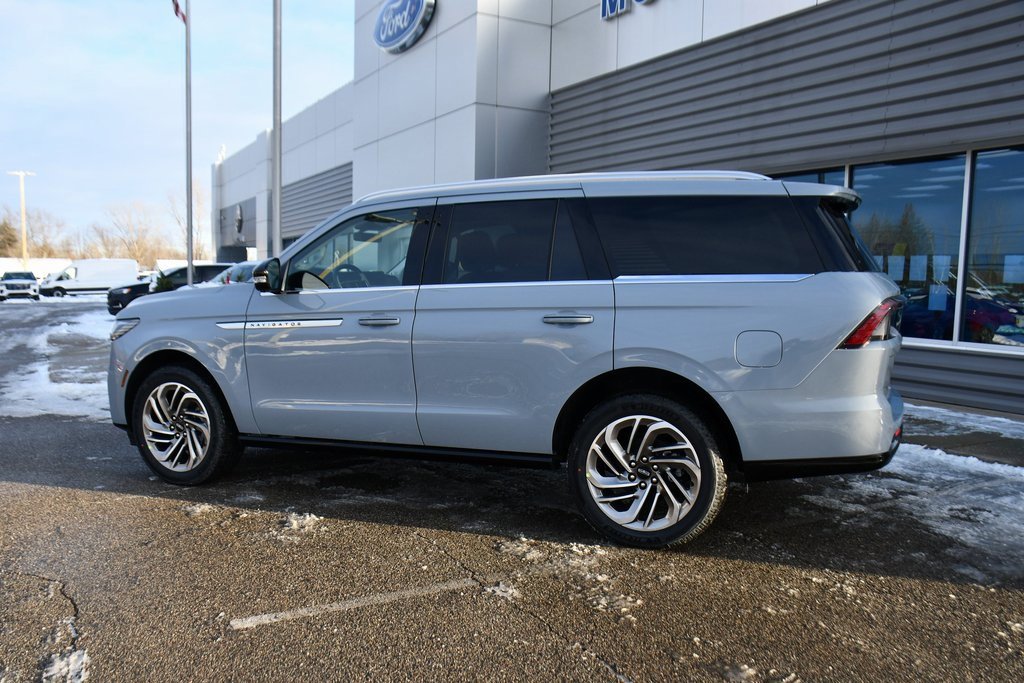 New 2025 Lincoln Navigator Reserve image 3