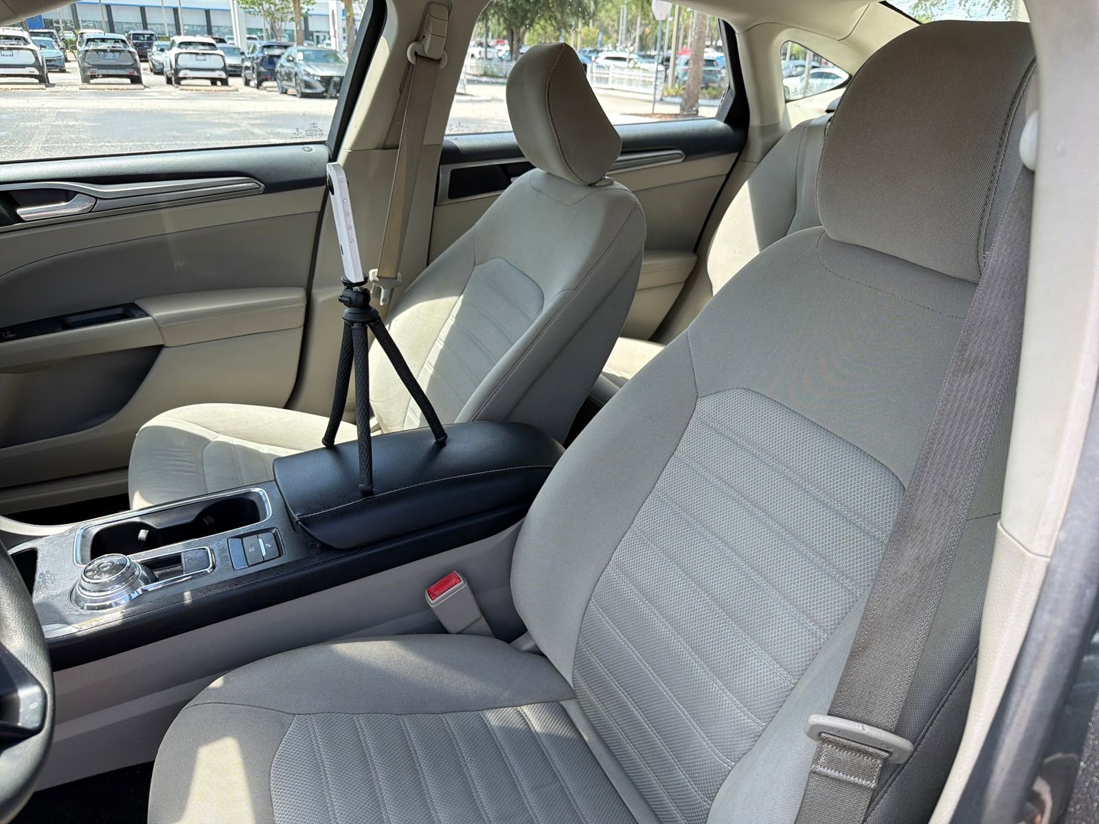 Used 2020 Ford Fusion SE FWD image 22
