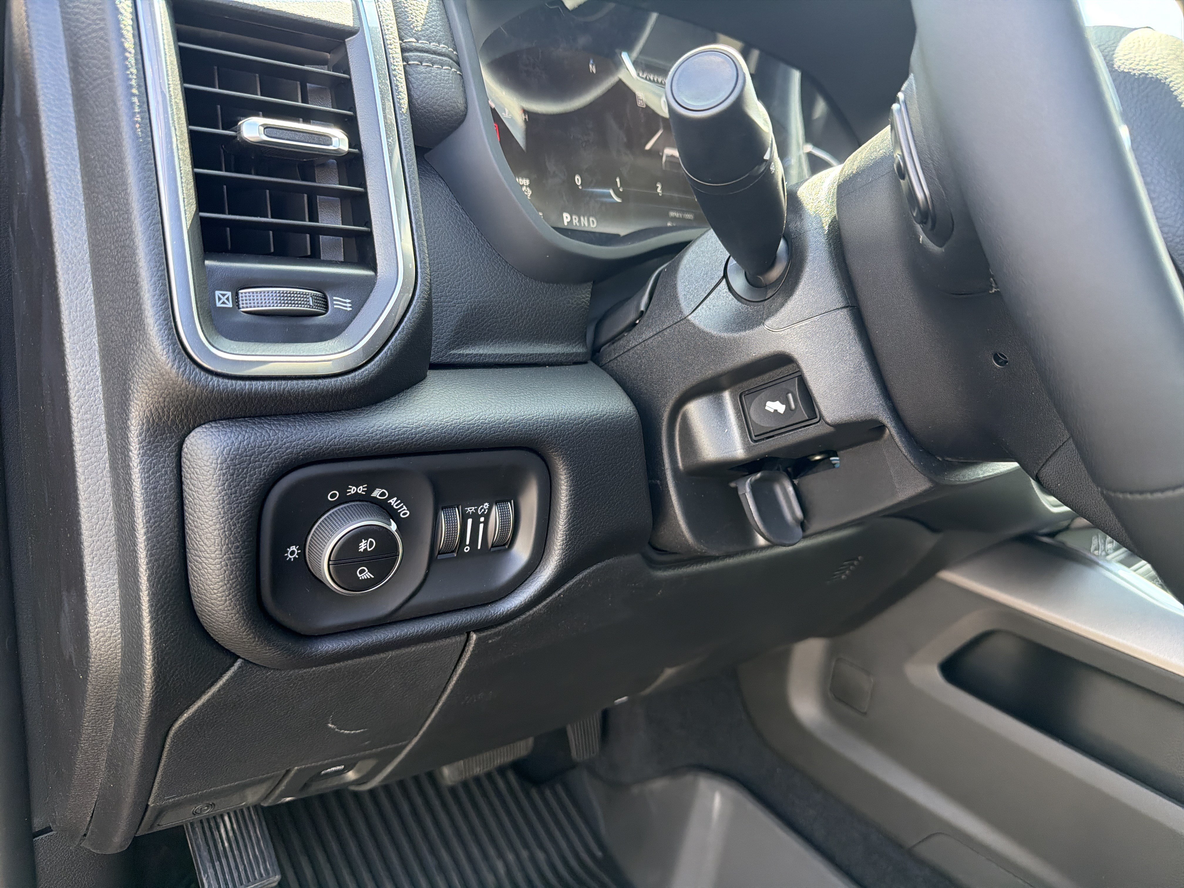 New 2026 RAM 3500 Laramie AWD/4WD image 16