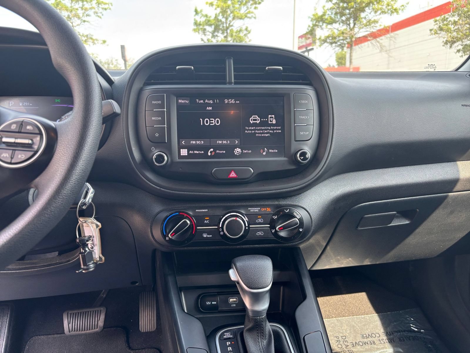 Used 2025 Kia Soul LX w/ LX Technology Package FWD image 14