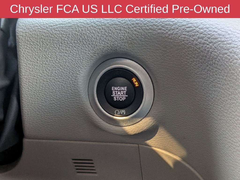 Used 2023 Chrysler Pacifica Limited FWD image 32
