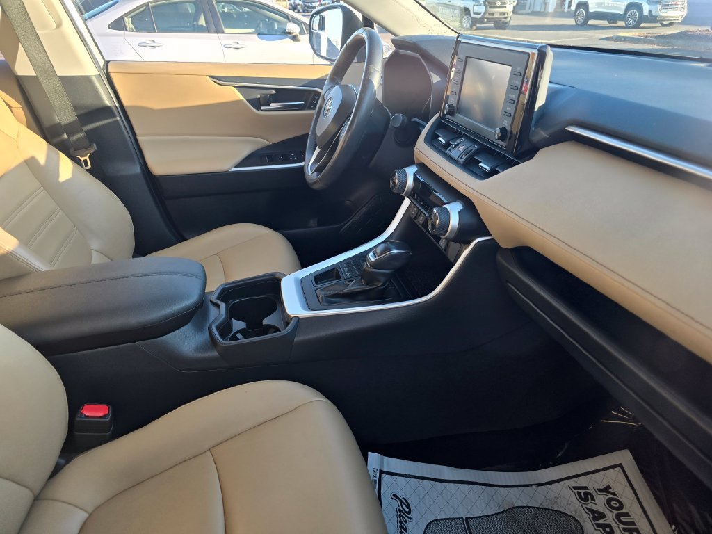 Used 2019 Toyota RAV4 XLE Premium w/ Cold Weather Package AWD/4WD image 14