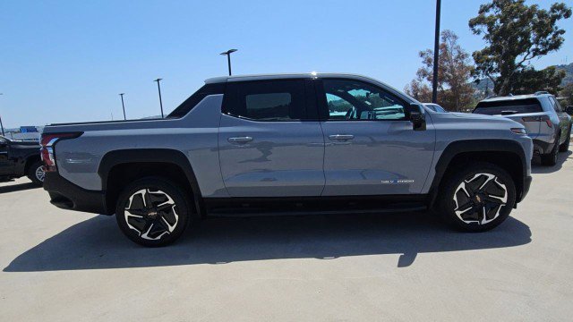 Used 2025 Chevrolet Silverado EV LT w/ LT Premium Package AWD/4WD image 9