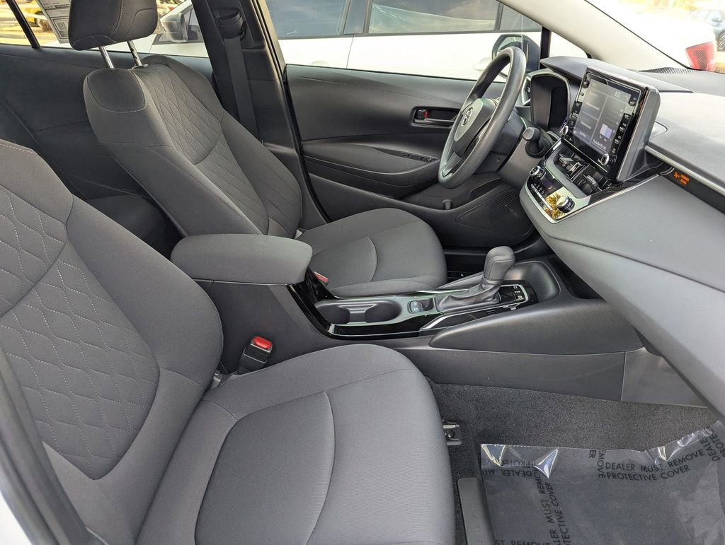 Used 2022 Toyota Corolla LE image 19