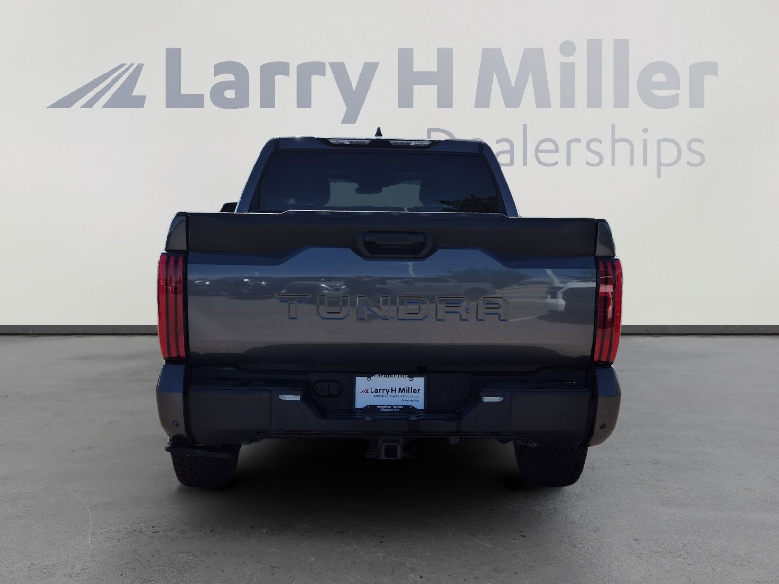 Used 2023 Toyota Tundra SR5 w/ SR5 Convenience Package AWD/4WD image 4