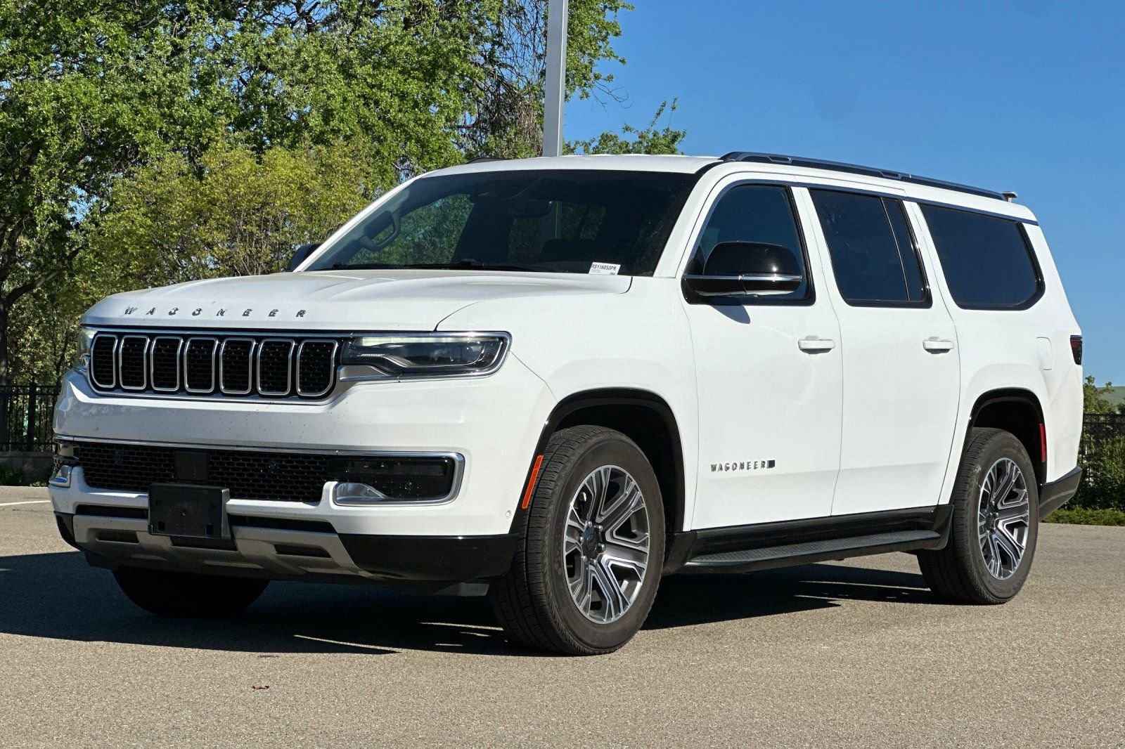 Used 2024 Jeep Wagoneer L Series II w/ Flexible Seating Group image 8