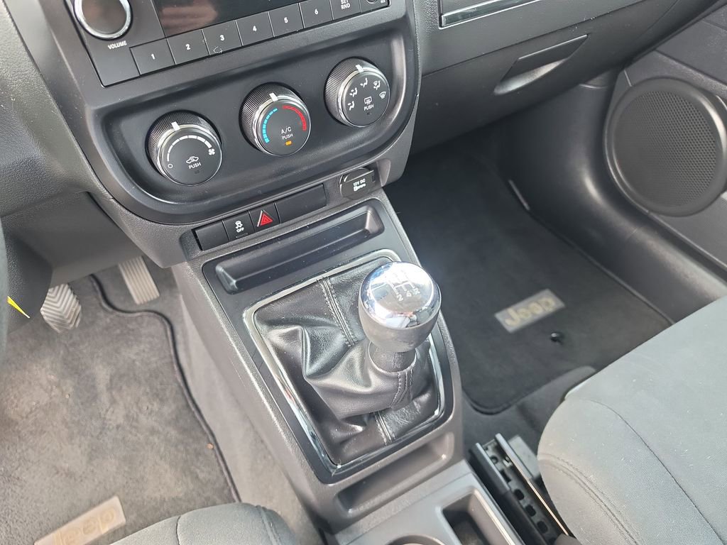 Used 2012 Jeep Patriot Sport AWD/4WD image 16