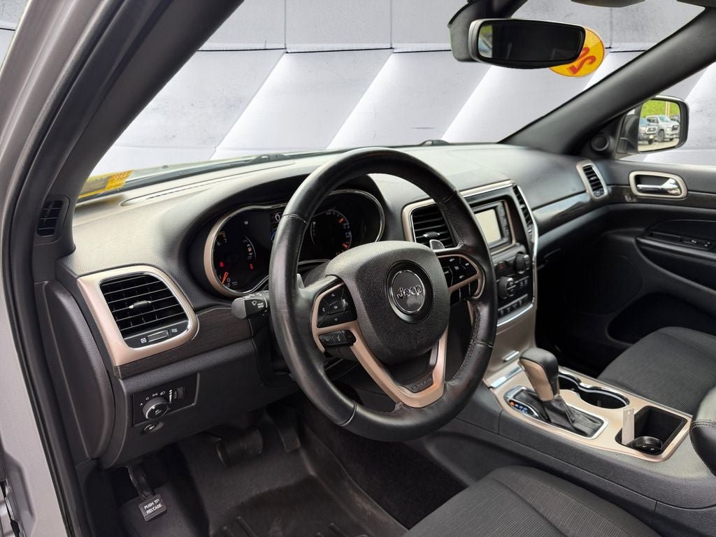 Used 2017 Jeep Grand Cherokee Laredo w/ Quick Order Package 23E AWD/4WD image 10