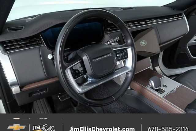 Used 2024 Land Rover Range Rover SE image 4
