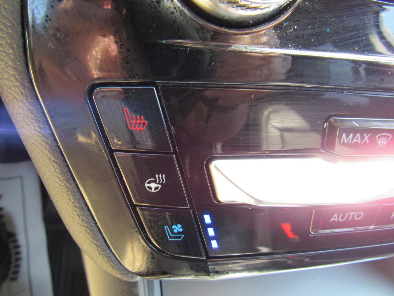 Used 2022 Ford Explorer Limited w/ Equipment Group 301A image 19