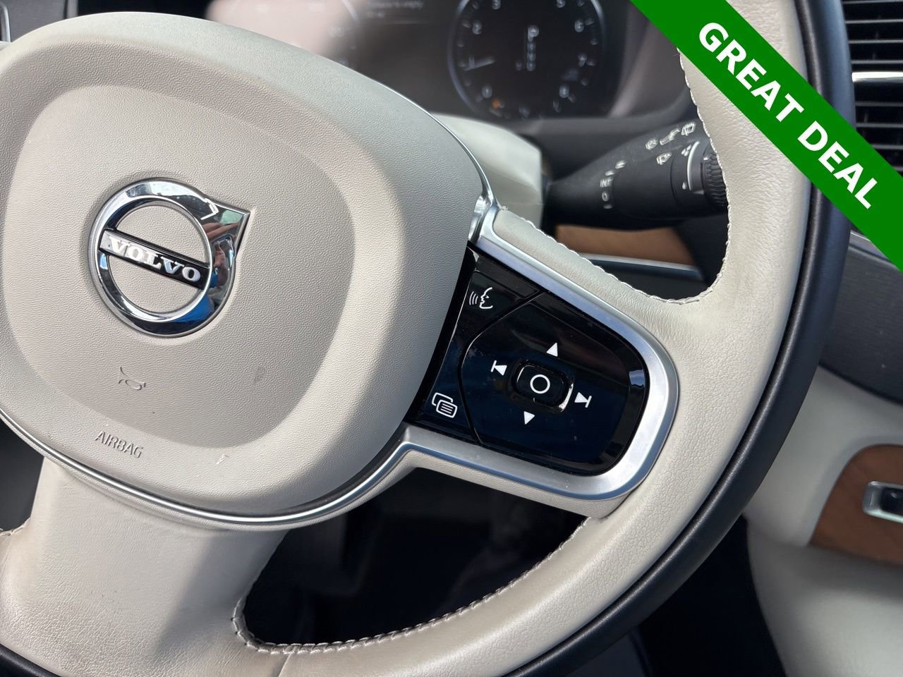 Used 2022 Volvo XC90 T6 Momentum w/ Advanced Package image 24