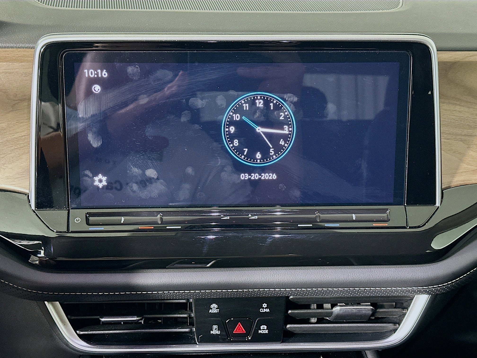 Used 2025 Volkswagen Atlas SE image 21