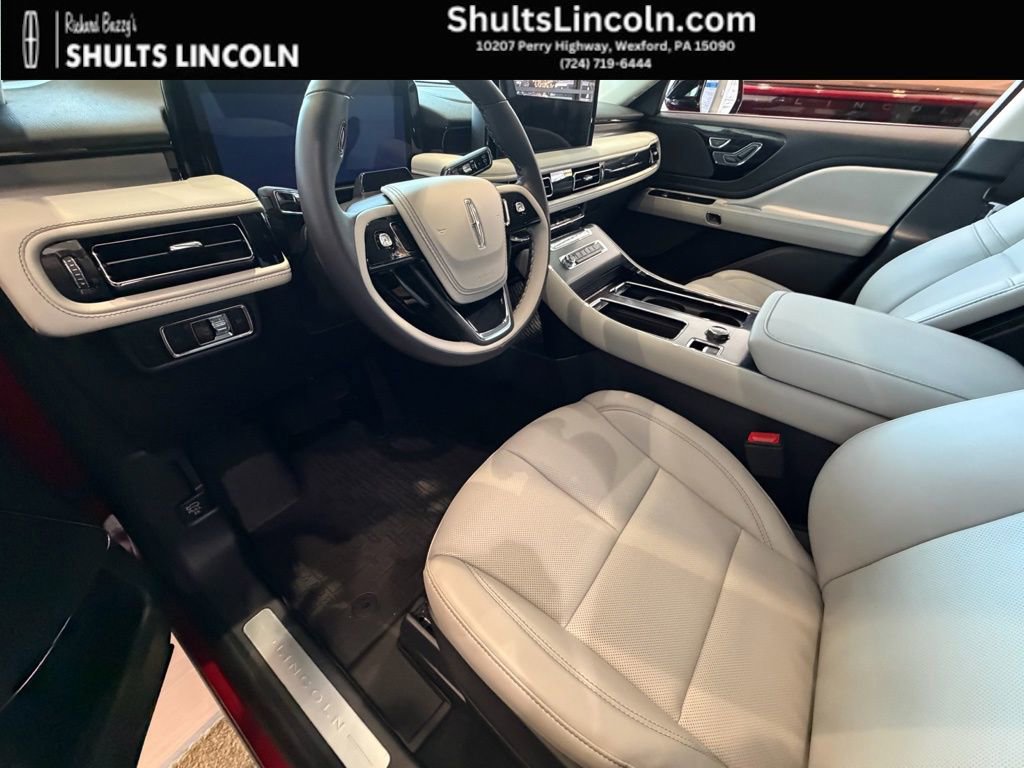 New 2026 Lincoln Aviator AWD image 16