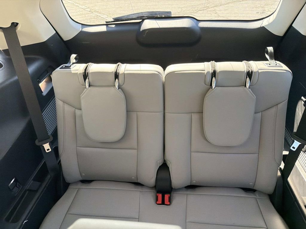 Used 2025 Ford Explorer Active w/ Active Comfort Package image 16