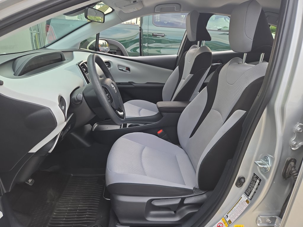 Used 2021 Toyota Prius LE AWD/4WD image 14