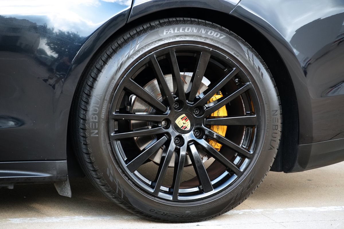 Used 2018 Porsche Panamera 4 AWD/4WD image 27