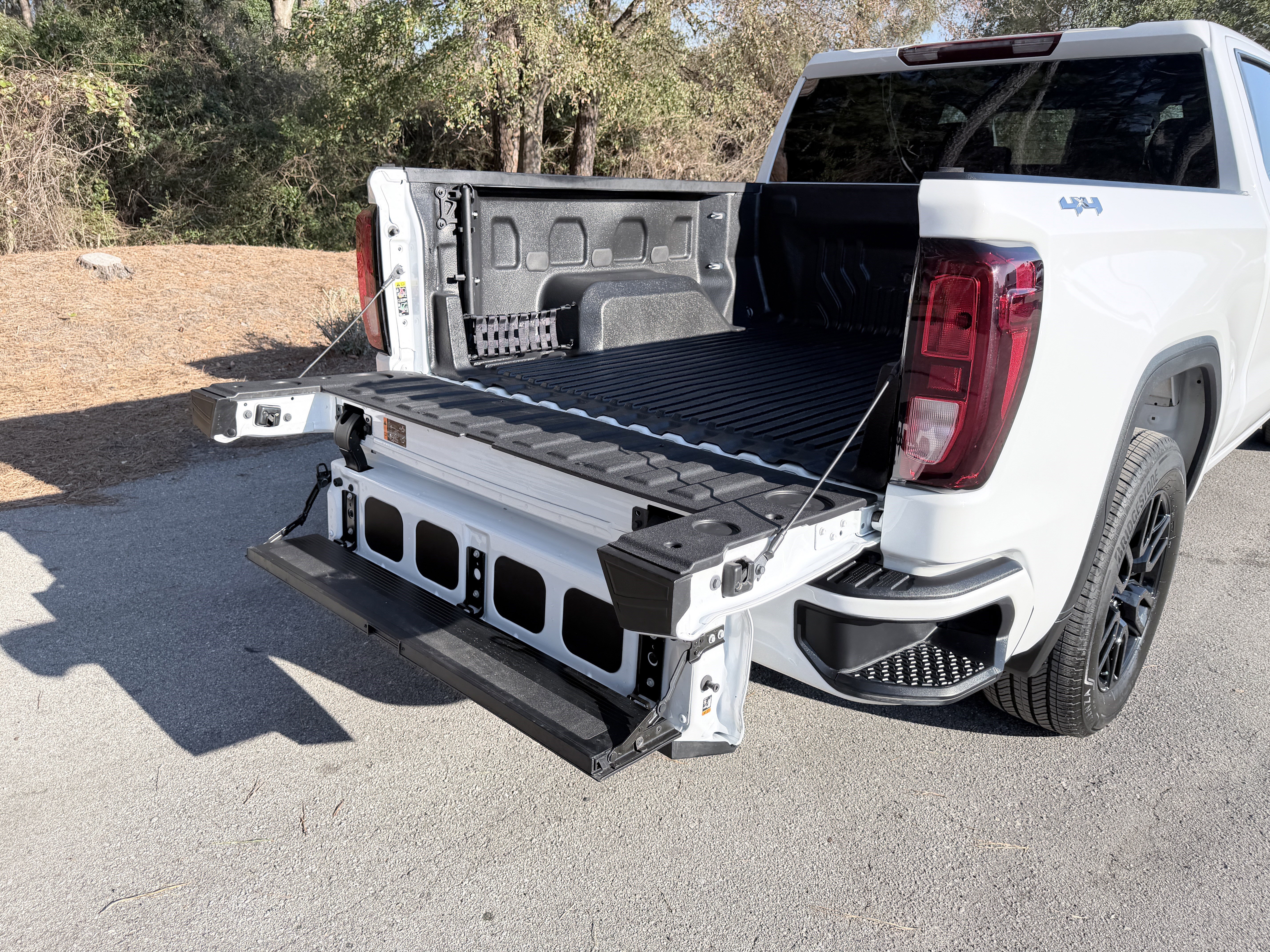 Used 2024 GMC Sierra 1500 Elevation image 10