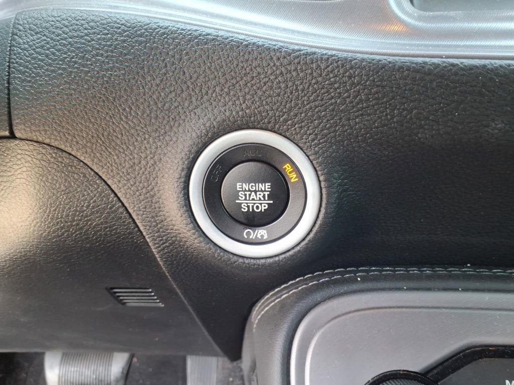 Used 2023 Dodge Challenger SXT w/ Blacktop Package image 9