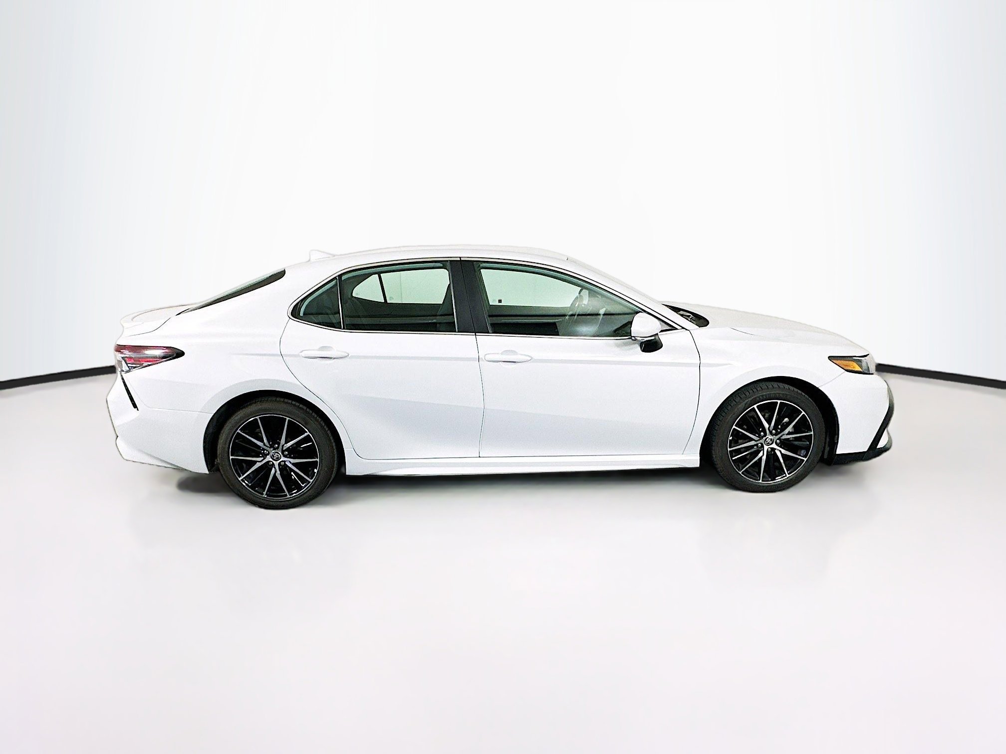 Used 2024 Toyota Camry SE FWD image 10