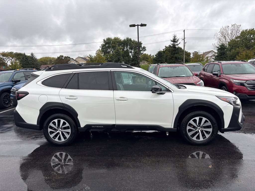 Used 2024 Subaru Outback Premium AWD/4WD image 2