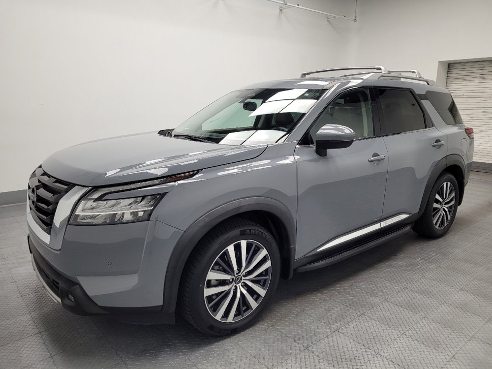 Used 2022 Nissan Pathfinder Platinum w/ Lighting Package (N93) FWD image 2
