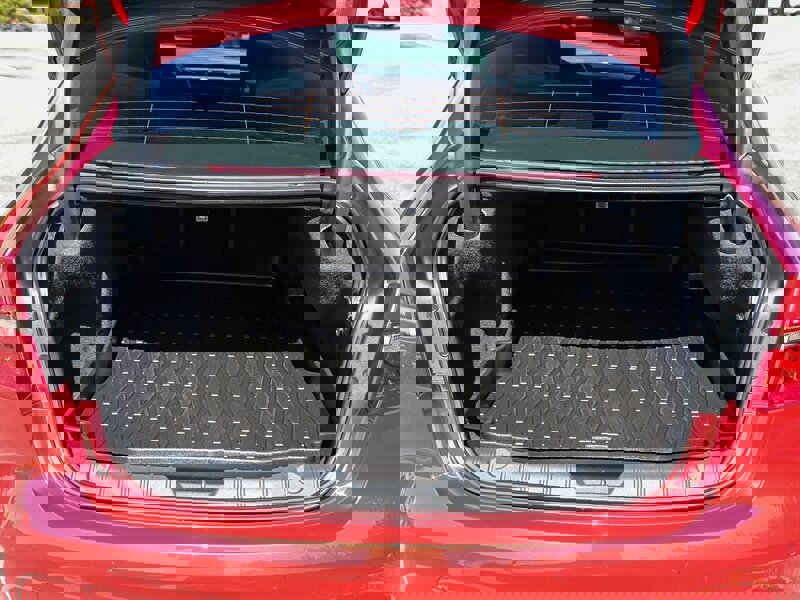 Used 2017 Jaguar XF R-Sport image 33