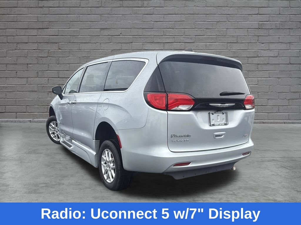 Used 2023 Chrysler Voyager LX FWD image 5