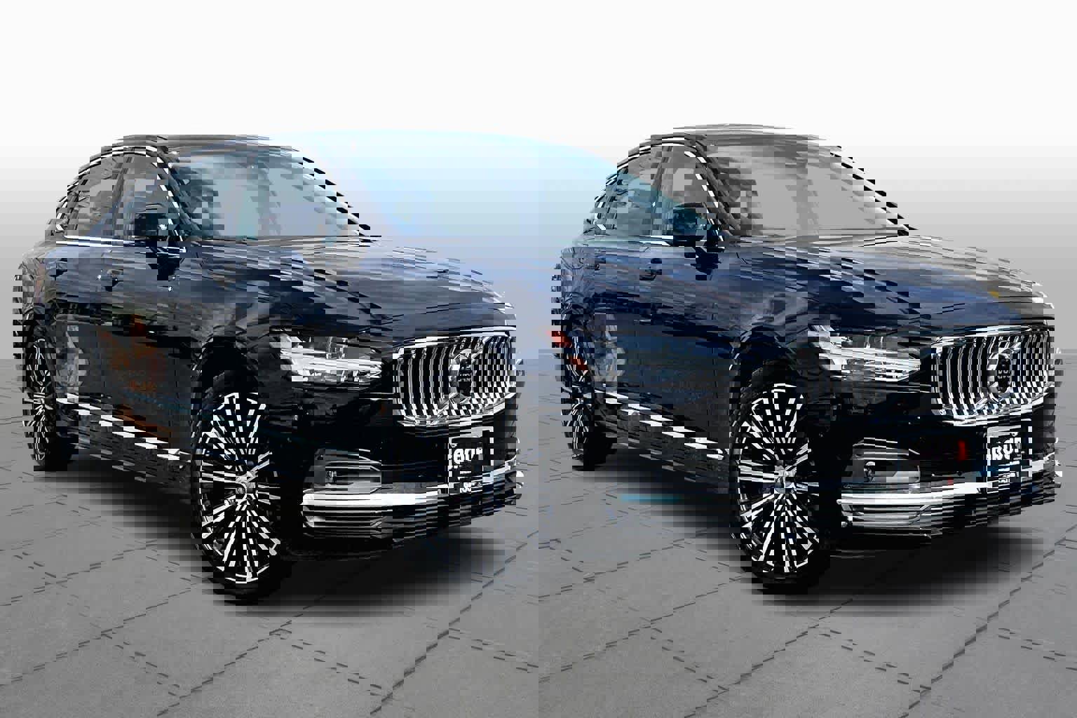 Used 2025 Volvo S90 B6 Plus image 3