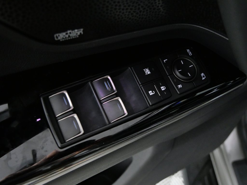 Used 2023 Lexus LX 600 4WD w/ Luxury Package image 16