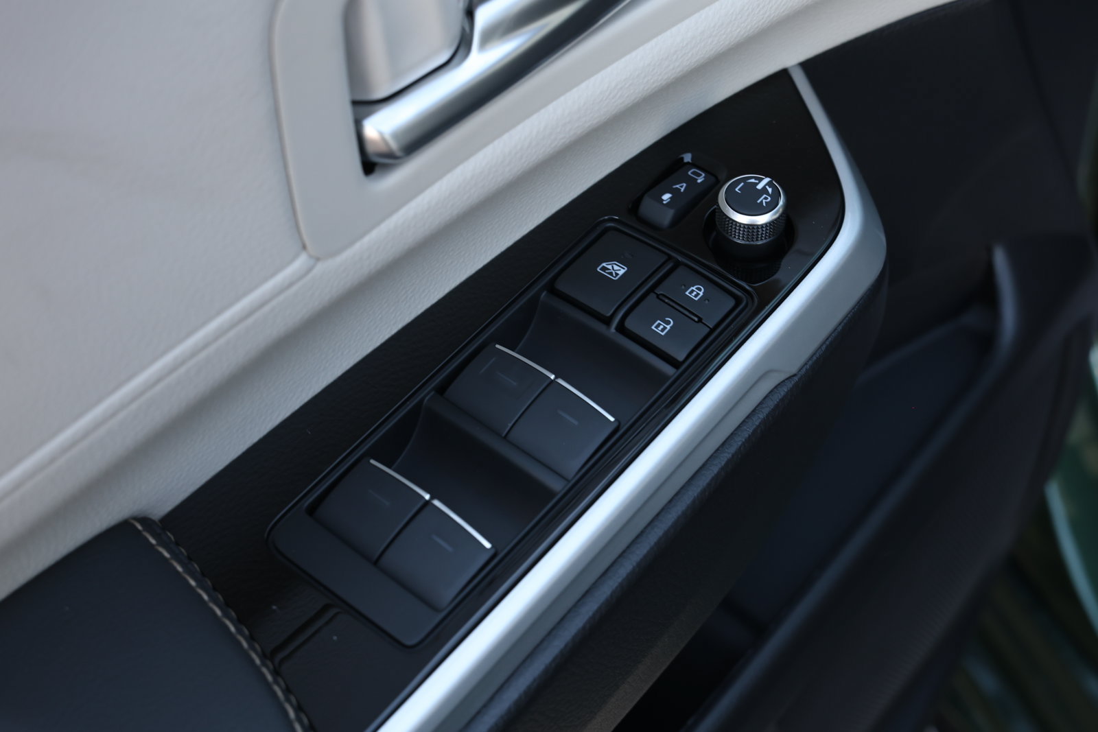 New 2026 Toyota Sienna Platinum AWD/4WD image 26