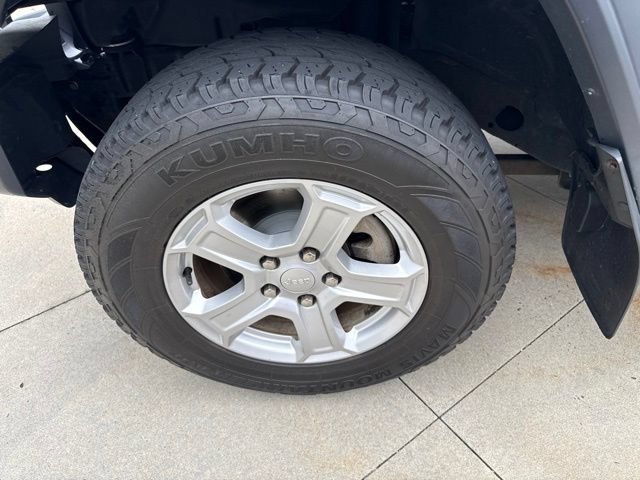 Used 2018 Jeep Wrangler Sport AWD/4WD image 12