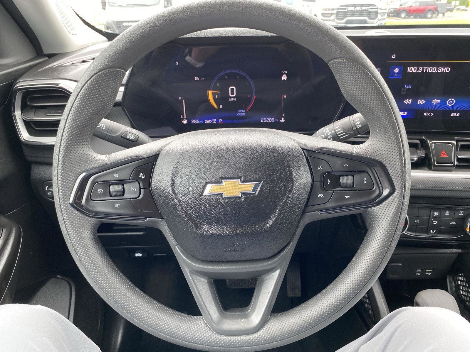 Used 2025 Chevrolet TrailBlazer LT AWD/4WD image 18