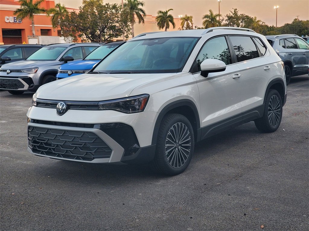 New 2025 Volkswagen Taos SE image 3