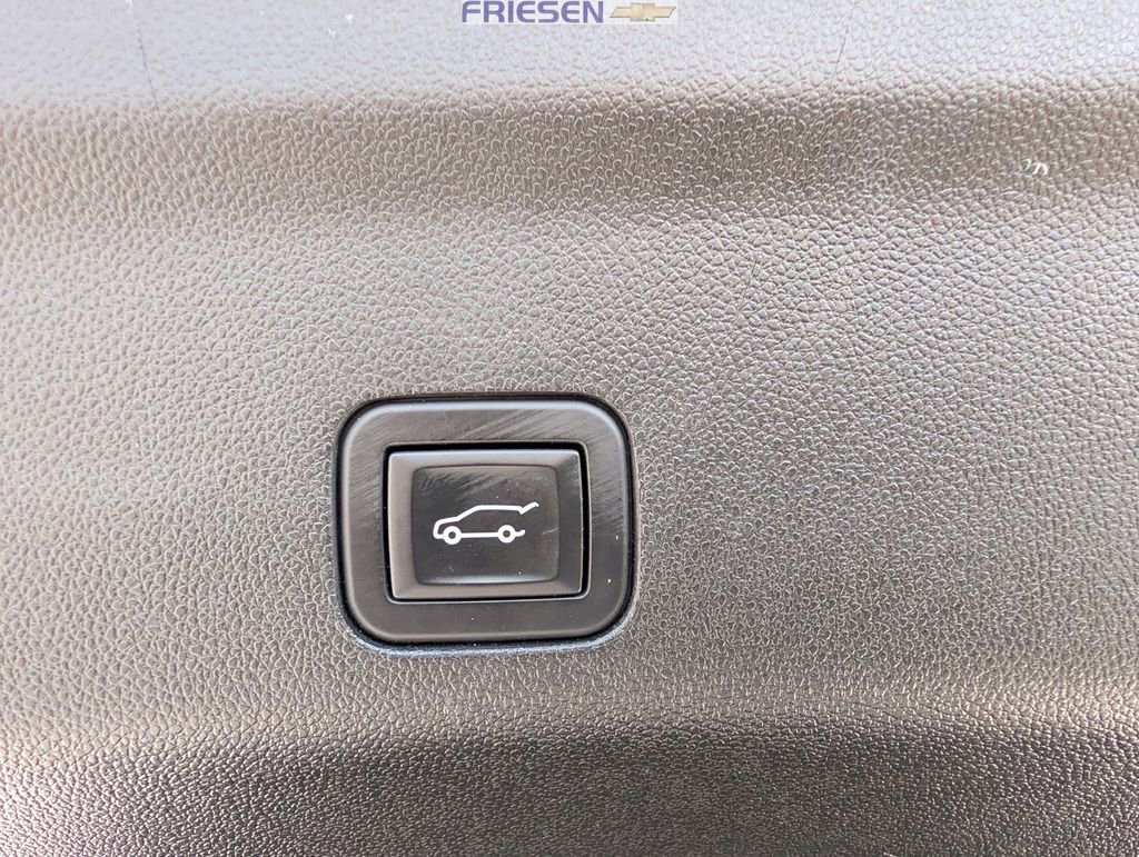 Used 2023 Chevrolet Suburban Premier image 16