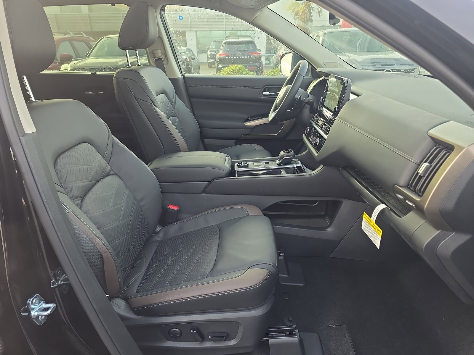 New 2025 Nissan Pathfinder Platinum image 28