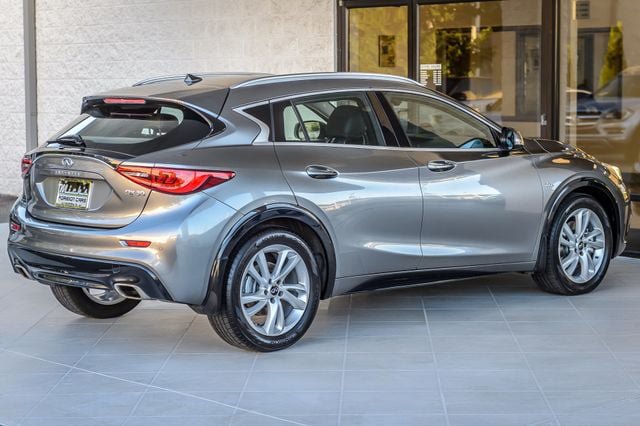 Used 2017 INFINITI QX30 Premium w/ Navigation Package FWD image 9
