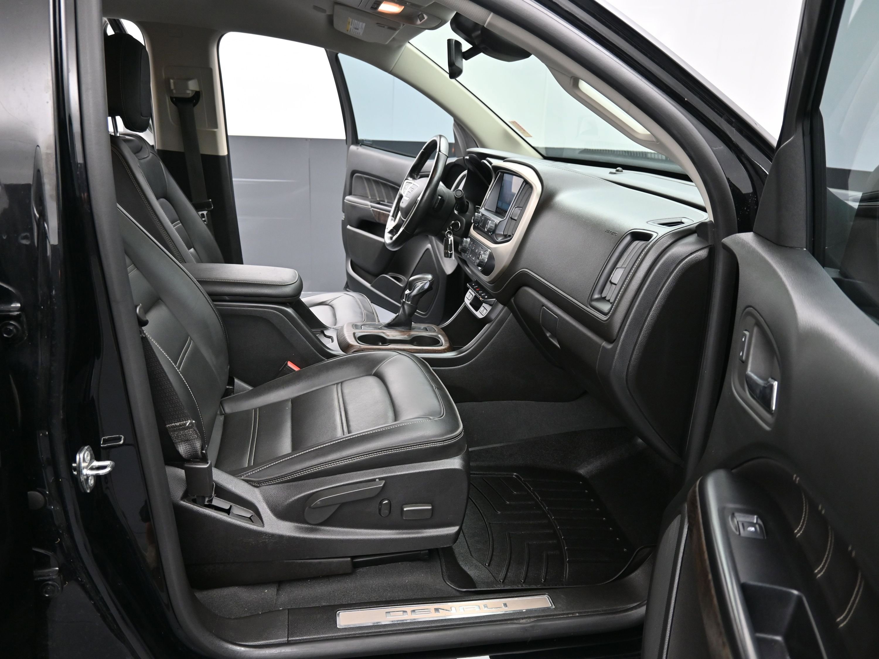 Used 2022 GMC Canyon Denali image 17