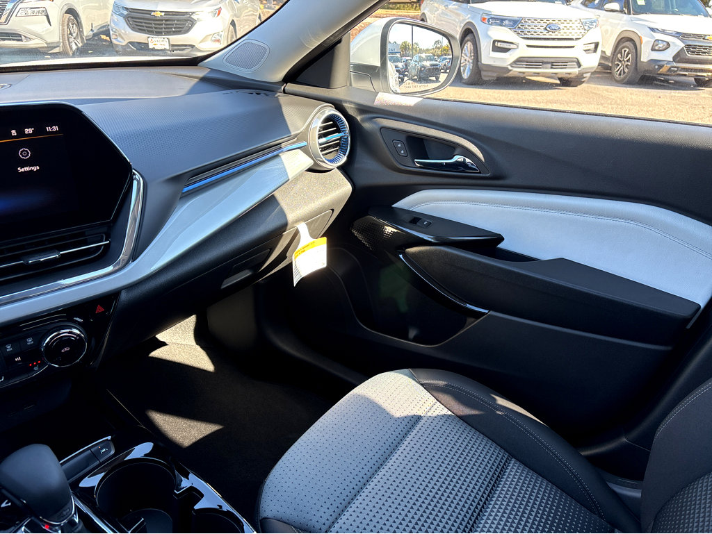 New 2025 Chevrolet Trax LT w/ Driver Confidence Package image 23