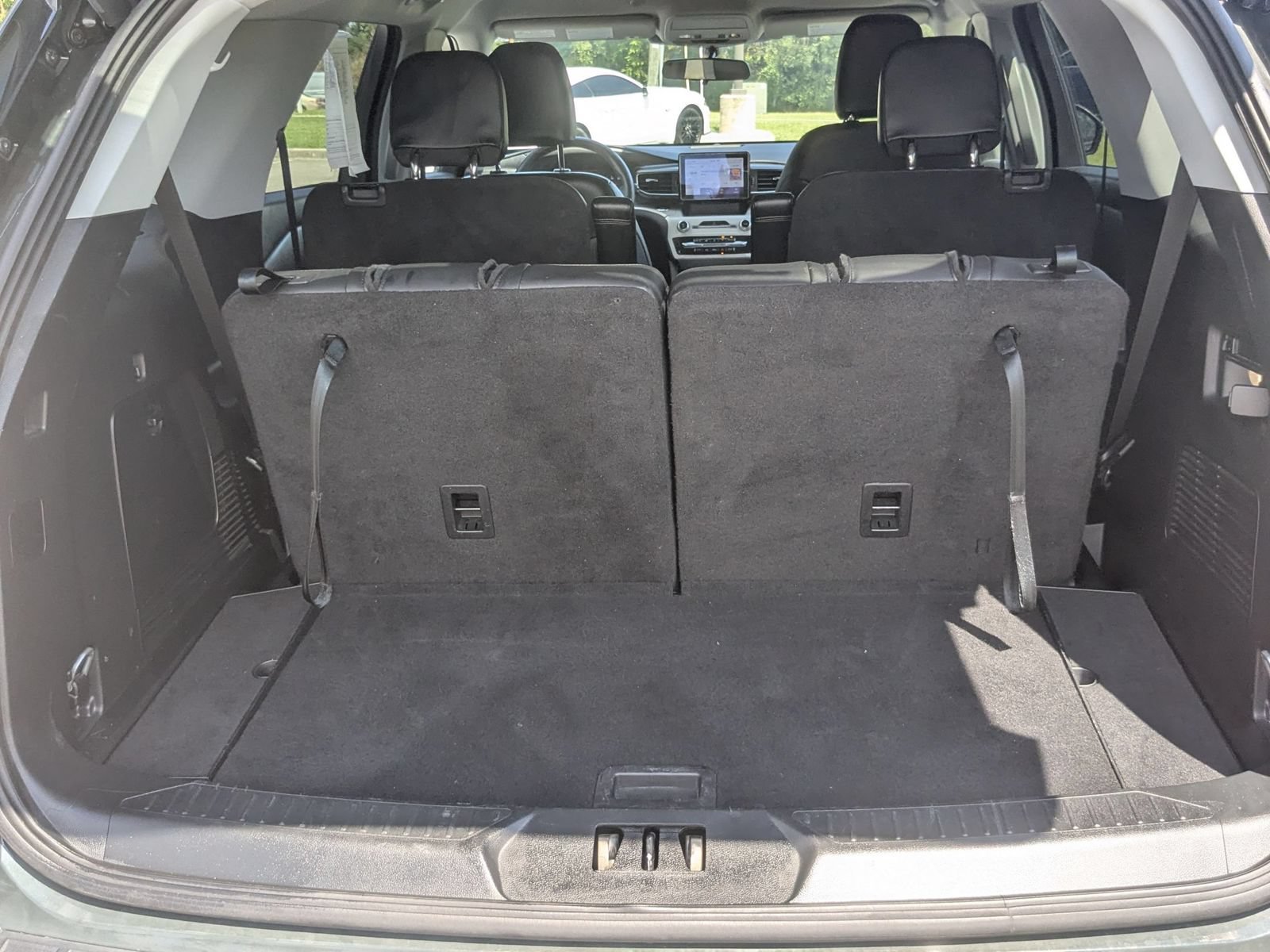 Used 2024 Ford Explorer XLT w/ Equipment Group 202A AWD/4WD image 33