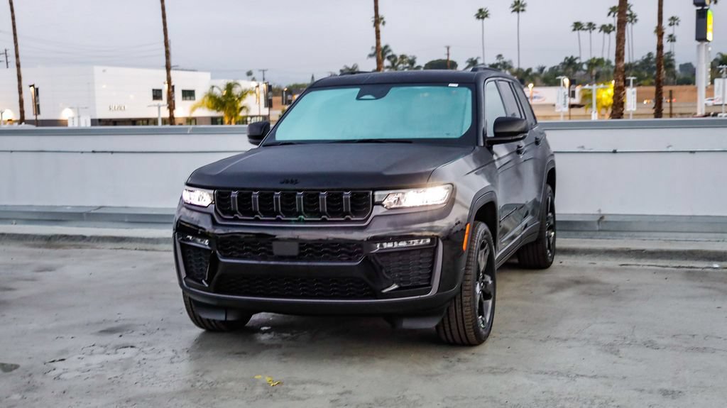 New 2026 Jeep Grand Cherokee Limited w/ Limited Altitude Package AWD/4WD image 4