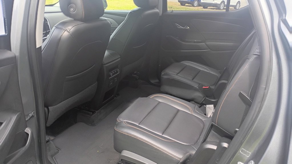 Used 2019 Chevrolet Traverse LT w/ LT Premium Package AWD/4WD image 16