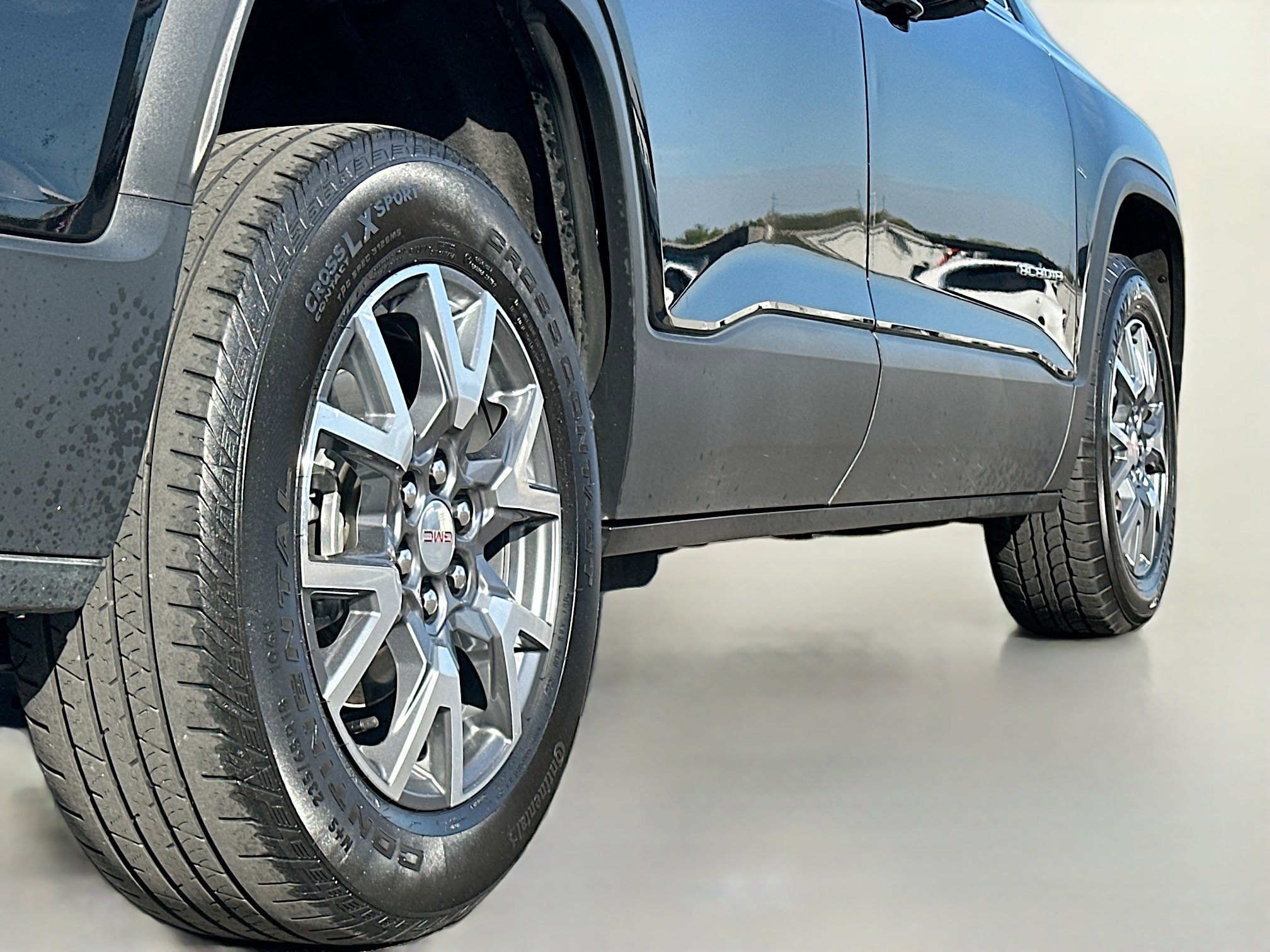 Used 2023 GMC Acadia SLT image 15