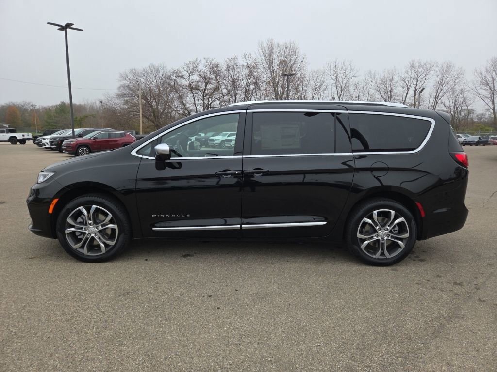 New 2026 Chrysler Pacifica Pinnacle image 4
