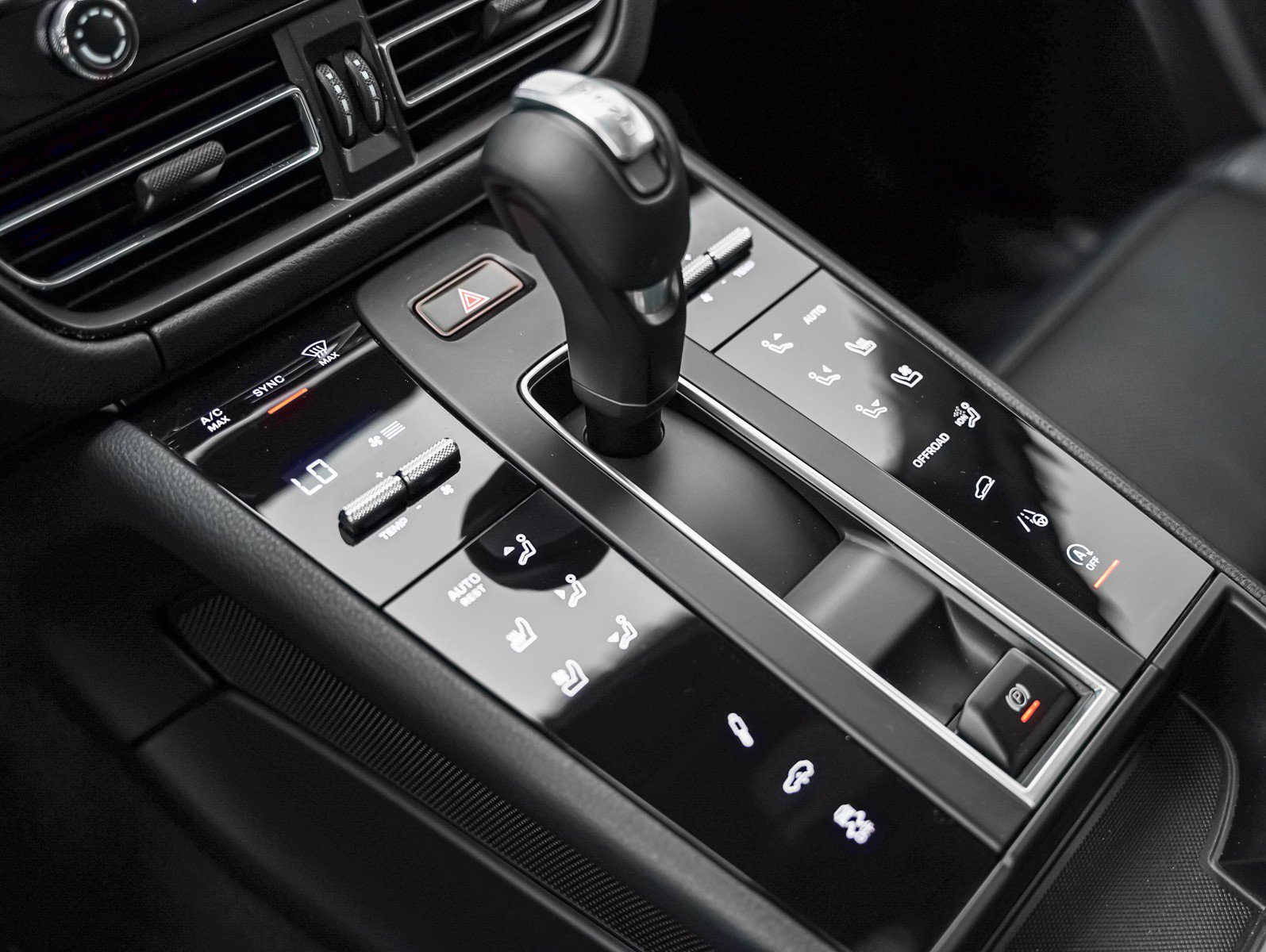 Certified 2025 Porsche Macan S AWD/4WD image 20