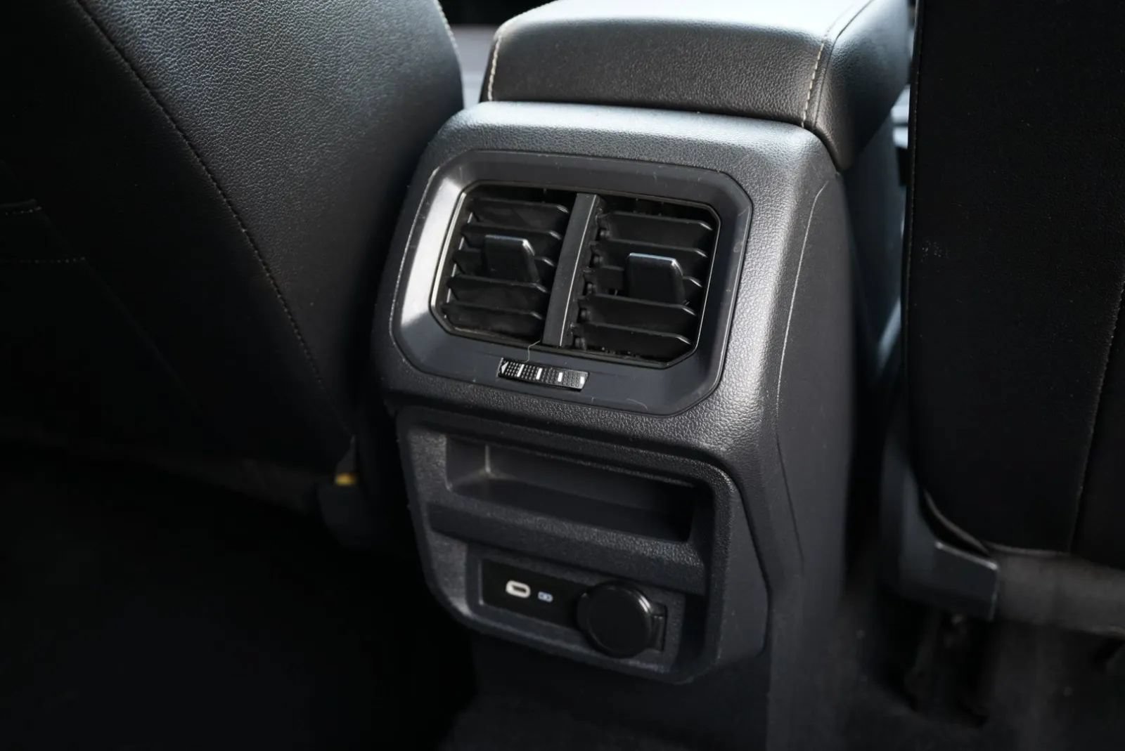 Used 2022 Volkswagen Tiguan SEL R-Line AWD/4WD image 38